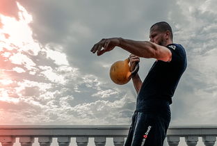 kaiyun 开云体育-詹姆斯亲自指导小将完成训练动作，詹姆斯训练有多刻苦